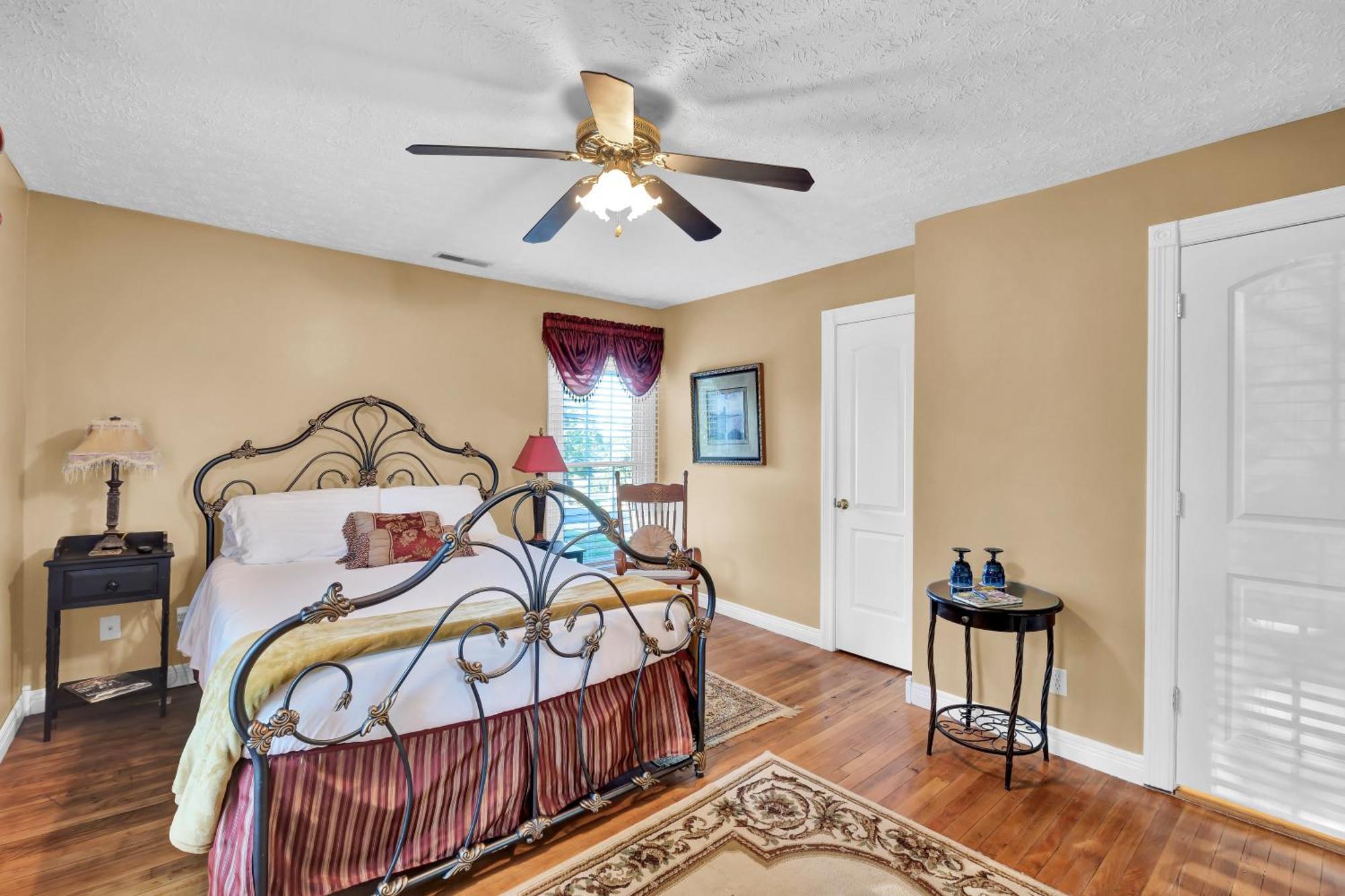 Hill House Bed And Breakfast Loretto Экстерьер фото