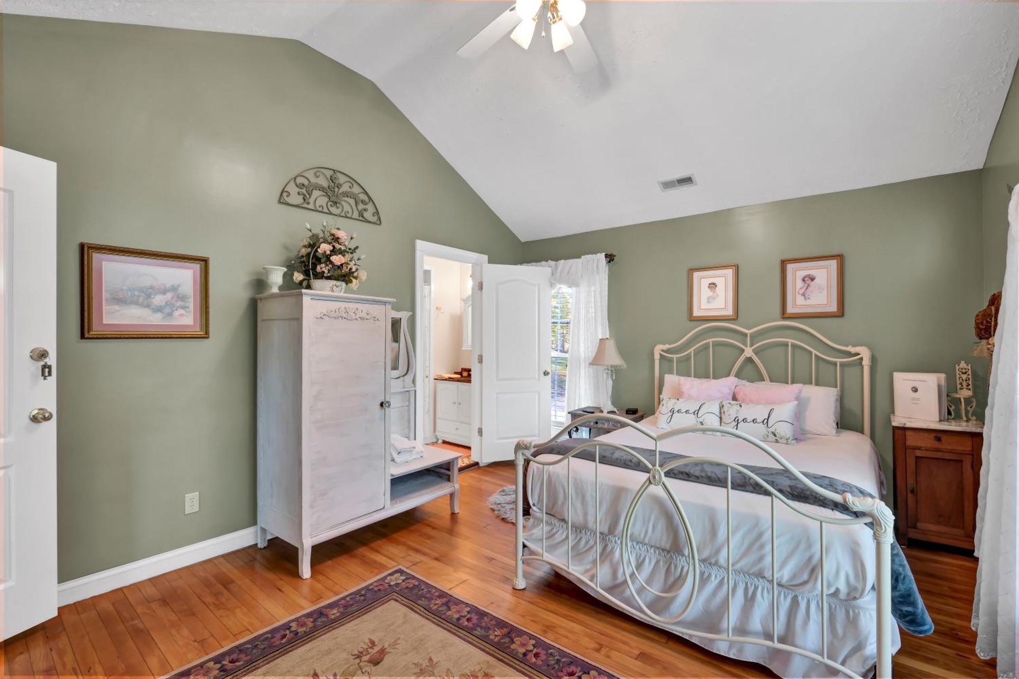 Hill House Bed And Breakfast Loretto Экстерьер фото
